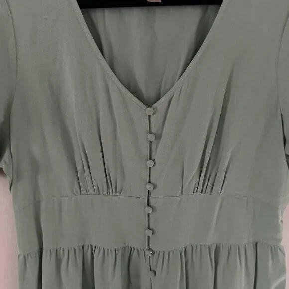 Short sleeve dress with button detail - Picture 3 of 4